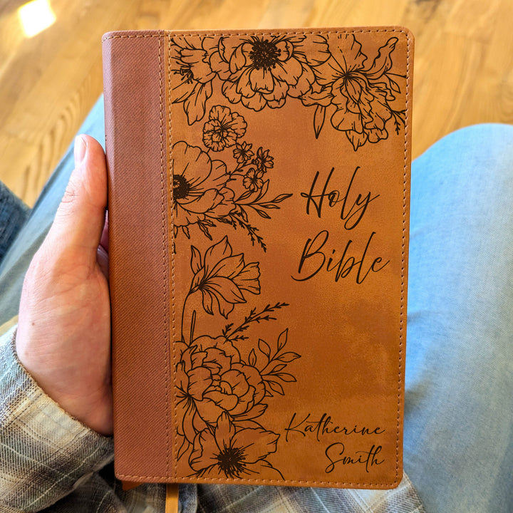 Biblia Personalizada NVI tamaño personal – Letra grande, marrón | Corona de Espinas