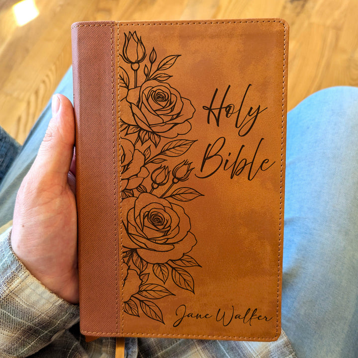 Biblia Personalizada NVI tamaño personal – Letra grande, marrón | Corona de Espinas