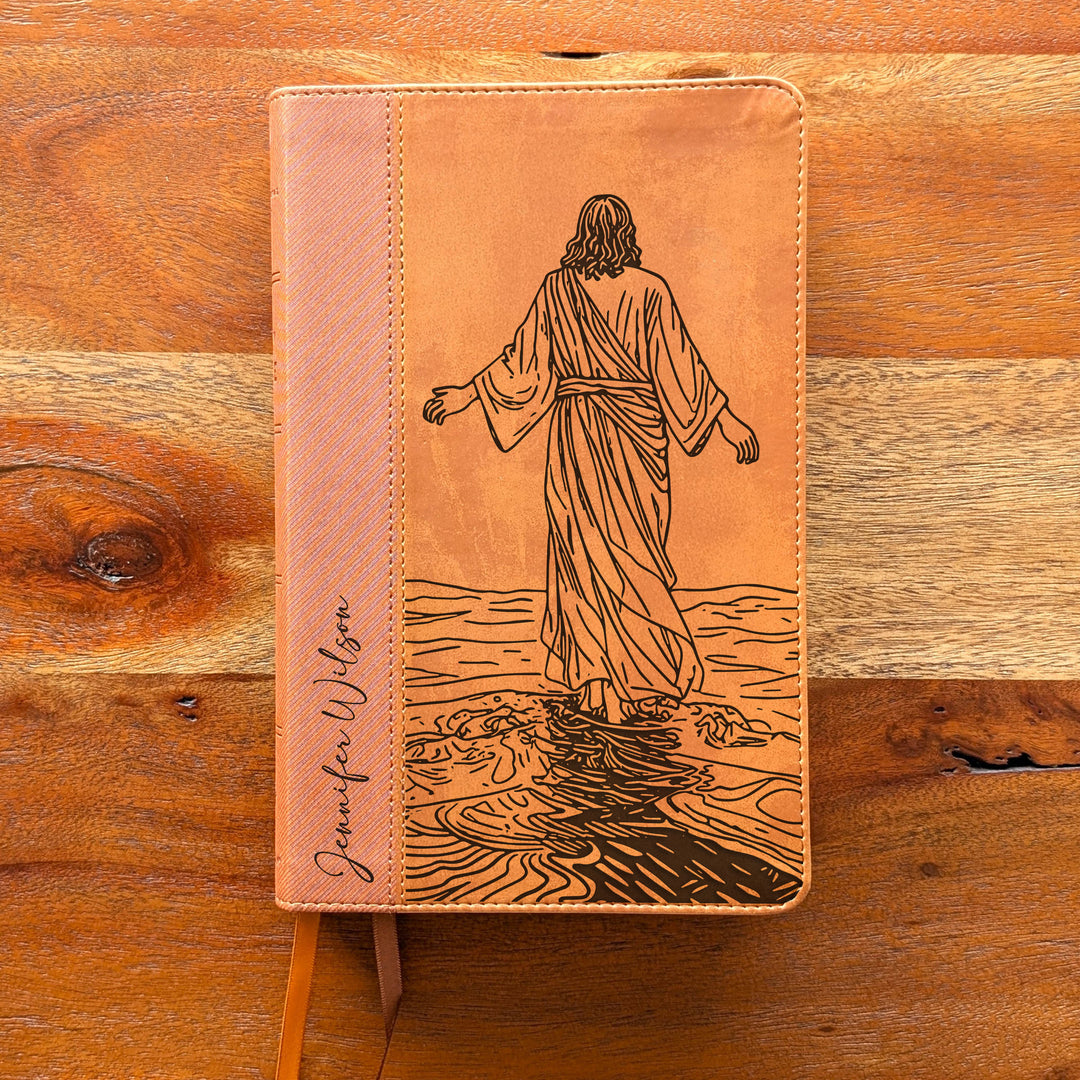Biblia Personalizada NVI tamaño personal – Letra grande, marrón | Corona de Espinas