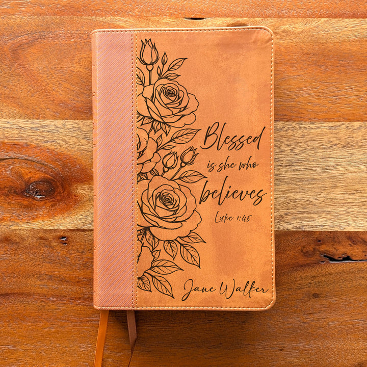 Biblia Personalizada NVI tamaño personal – Letra grande, marrón | Corona de Espinas