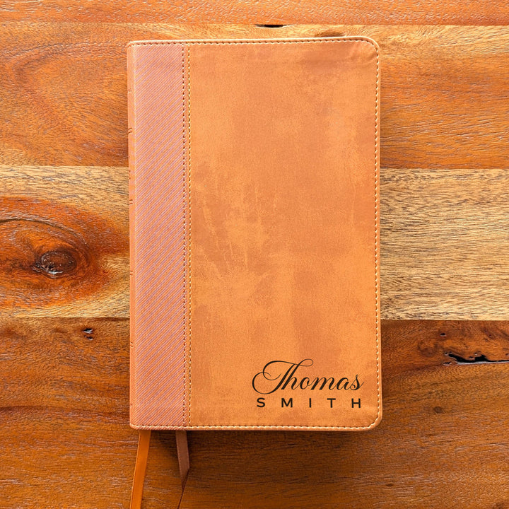 Biblia Personalizada NVI tamaño personal – Letra grande, marrón | Corona de Espinas