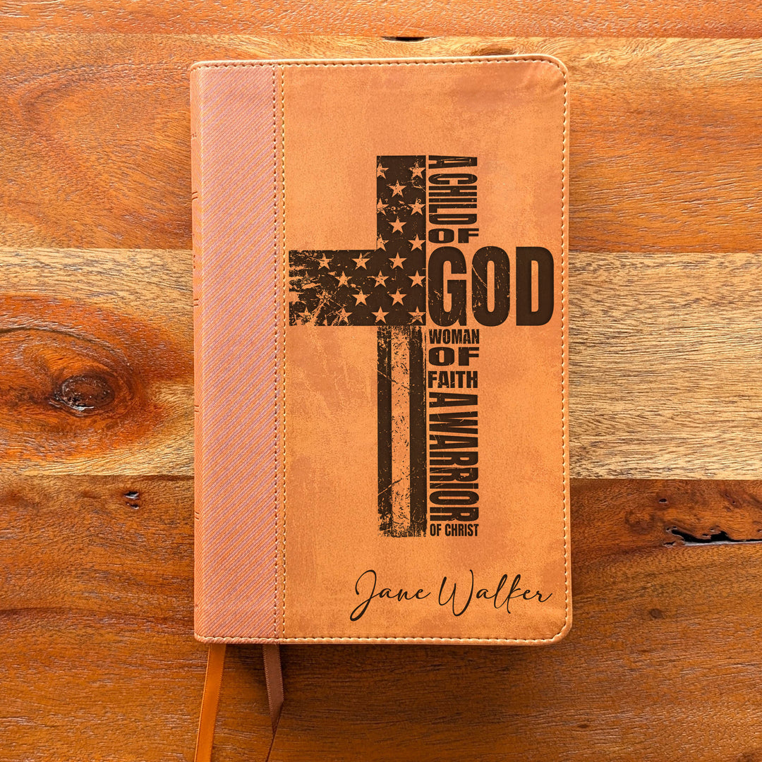Biblia de estudio NVI de tamaño personal, letra grande, marrón | Cruz patriótica - Mujer