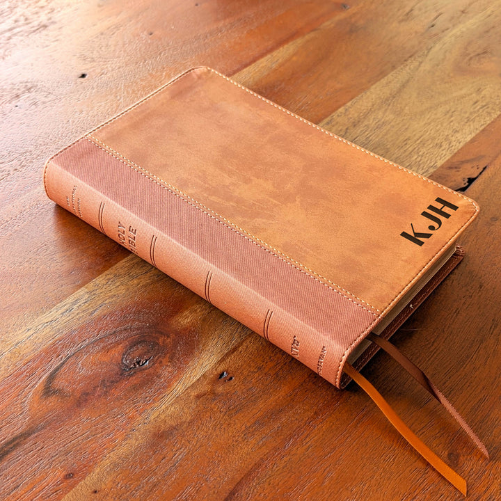 Biblia Personalizada NVI tamaño personal – Letra grande, marrón | Corona de Espinas