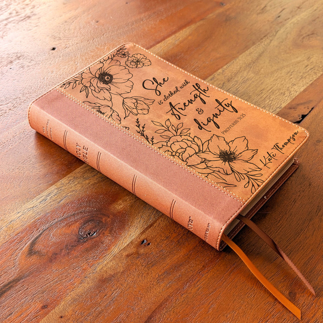 Biblia Personalizada NVI tamaño personal – Letra grande, marrón | Corona de Espinas