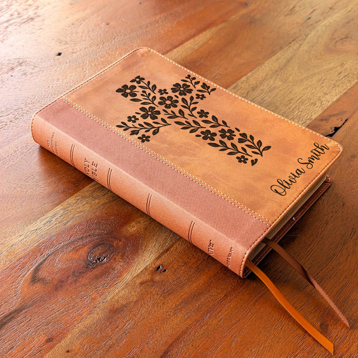 Biblia Personalizada NVI tamaño personal – Letra grande, marrón | Corona de Espinas