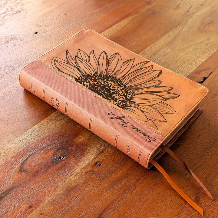 Biblia Personalizada NVI tamaño personal – Letra grande, marrón | Corona de Espinas