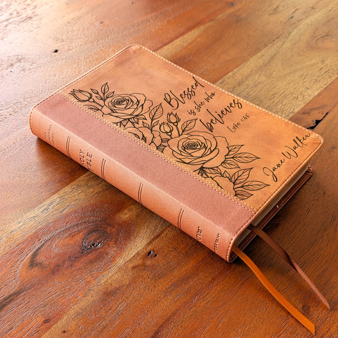 Biblia Personalizada NVI tamaño personal – Letra grande, marrón | Corona de Espinas