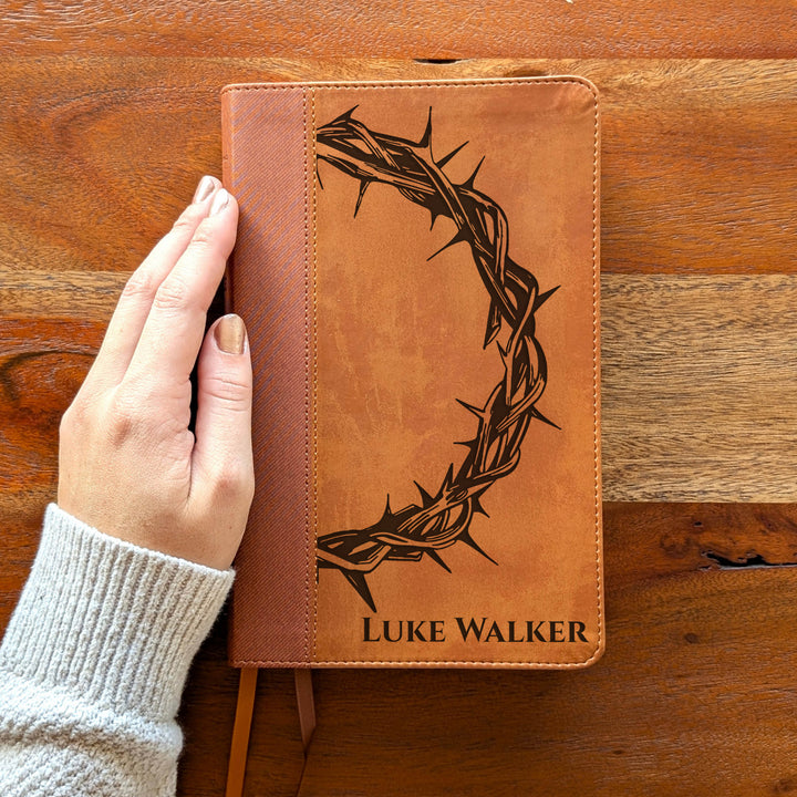 Biblia Personalizada NVI tamaño personal – Letra grande, marrón | Corona de Espinas