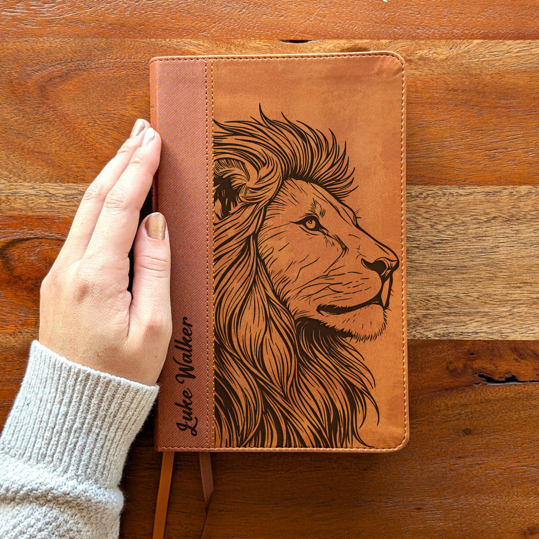Biblia Personalizada NVI tamaño personal – Letra grande, marrón | Corona de Espinas