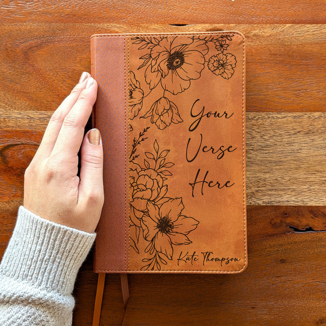 Biblia Personalizada NVI tamaño personal – Letra grande, marrón | Corona de Espinas