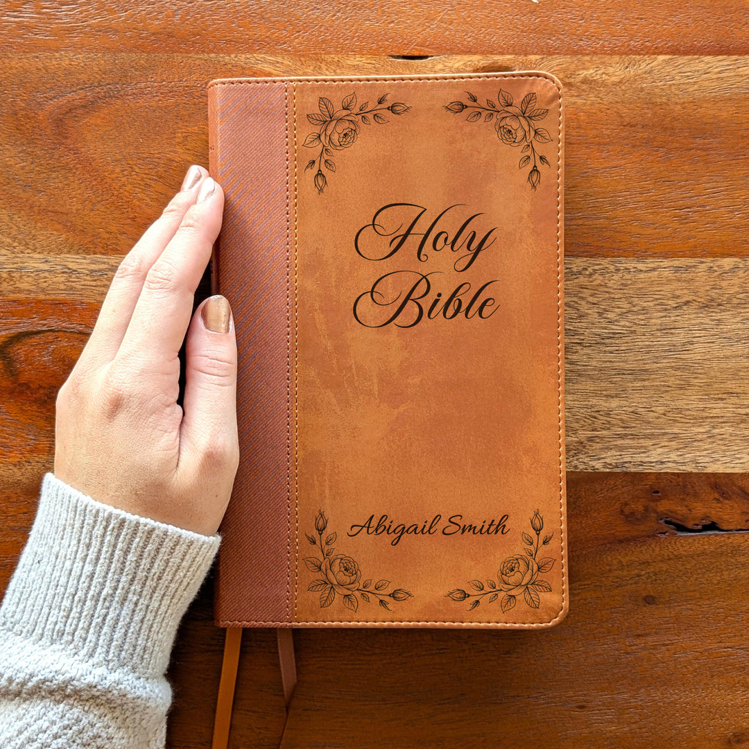 Biblia Personalizada NVI tamaño personal – Letra grande, marrón | Corona de Espinas