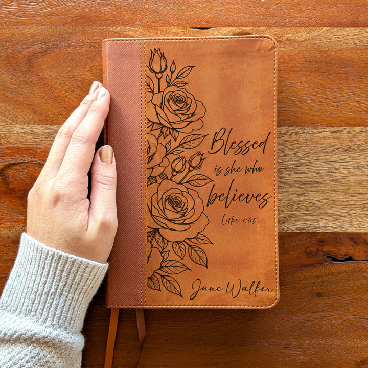 Biblia Personalizada NVI tamaño personal – Letra grande, marrón | Corona de Espinas