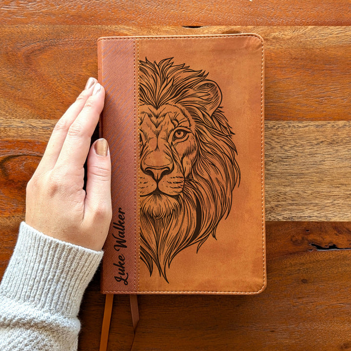 Biblia Personalizada NVI tamaño personal – Letra grande, marrón | Corona de Espinas