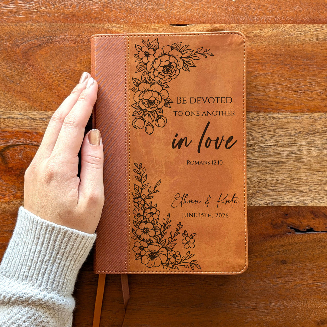Biblia Personalizada NVI tamaño personal – Letra grande, marrón | Corona de Espinas