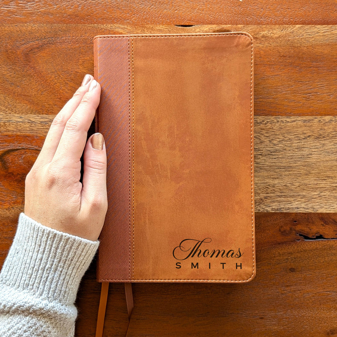 Biblia Personalizada NVI tamaño personal – Letra grande, marrón | Corona de Espinas