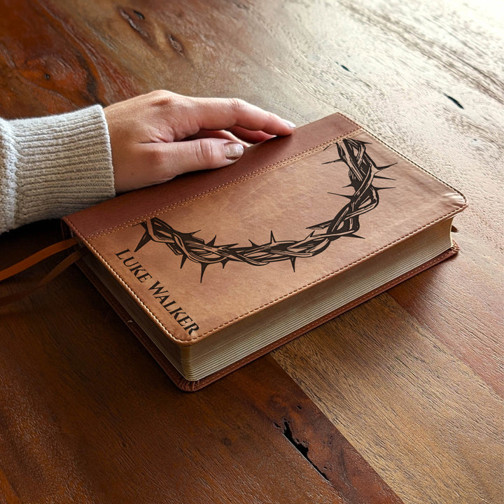 Biblia Personalizada NVI tamaño personal – Letra grande, marrón | Corona de Espinas