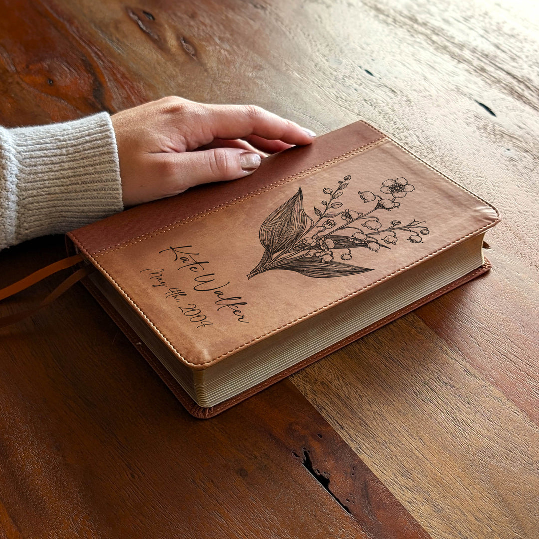 Biblia Personalizada NVI tamaño personal – Letra grande, marrón | Corona de Espinas