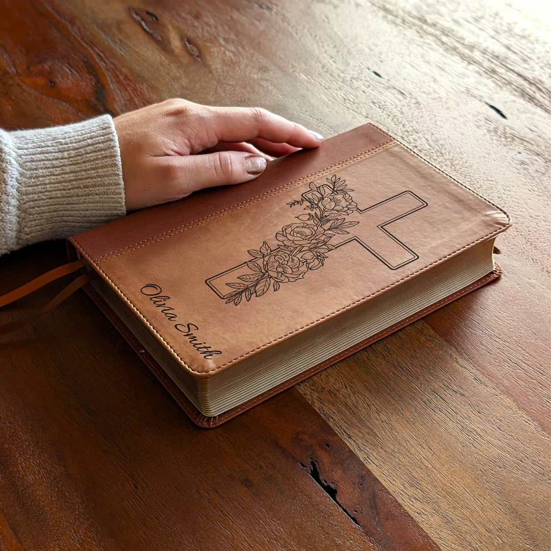 Biblia Personalizada NVI tamaño personal – Letra grande, marrón | Corona de Espinas