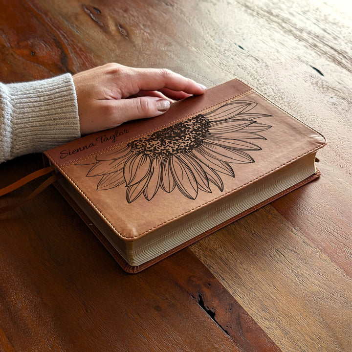 Biblia Personalizada NVI tamaño personal – Letra grande, marrón | Corona de Espinas
