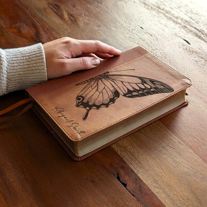 Biblia Personalizada NVI tamaño personal – Letra grande, marrón | Corona de Espinas