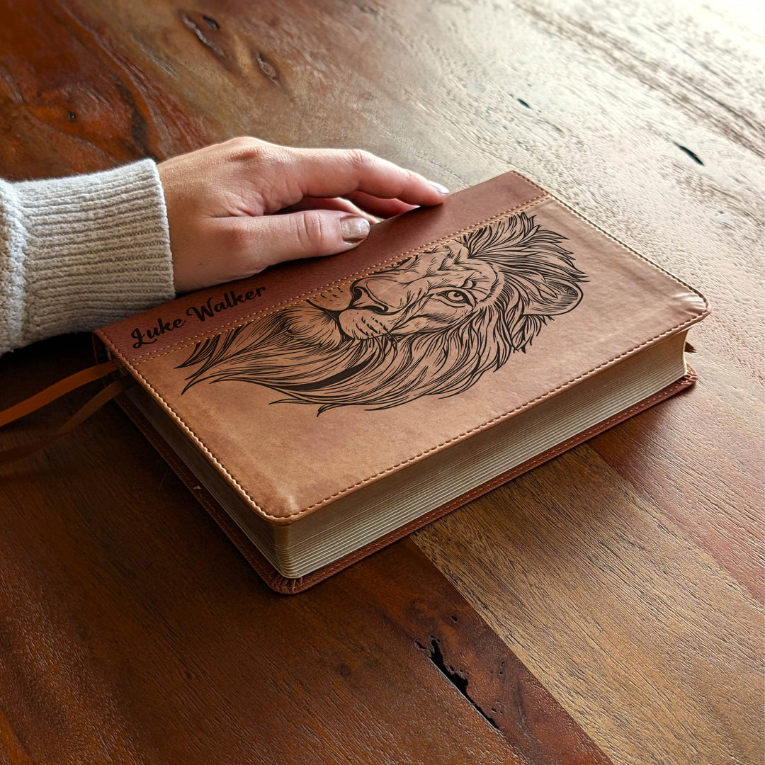 Biblia Personalizada NVI tamaño personal – Letra grande, marrón | Corona de Espinas