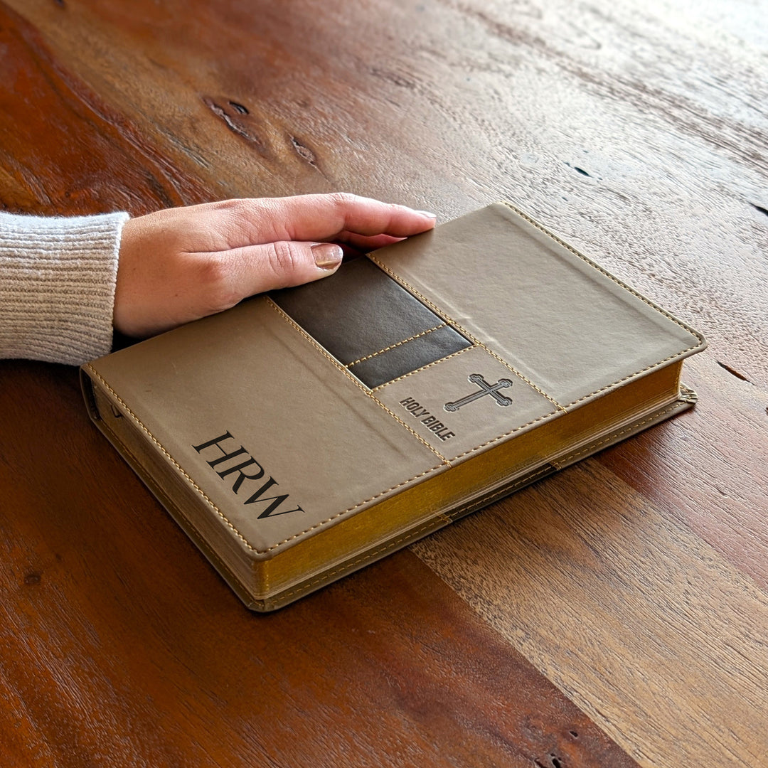 Biblia NVI Personalizada para Niños - Rosa | Nombre grabado