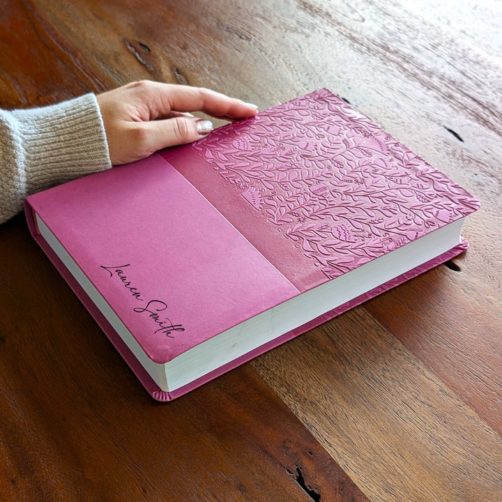 Biblia NVI Personalizada para Niños - Rosa | Nombre grabado