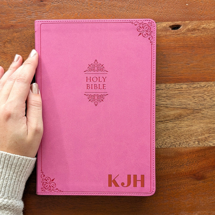 Biblia NVI Personalizada para Niños - Rosa | Nombre grabado