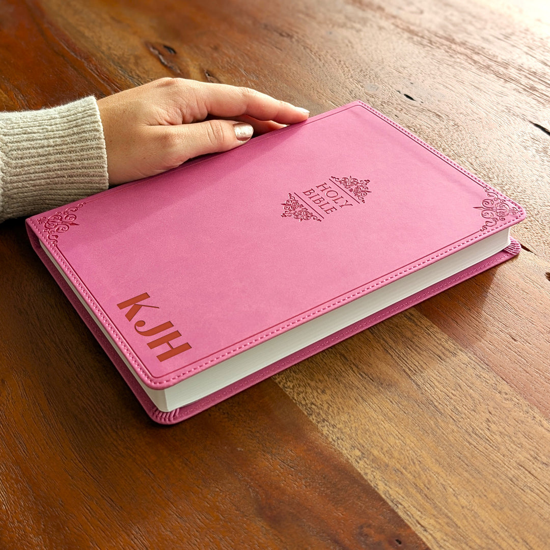 Biblia NVI Personalizada para Niños - Rosa | Nombre grabado