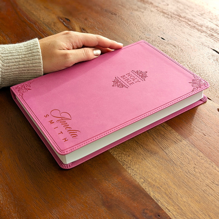 Biblia NVI Personalizada para Niños - Rosa | Nombre grabado