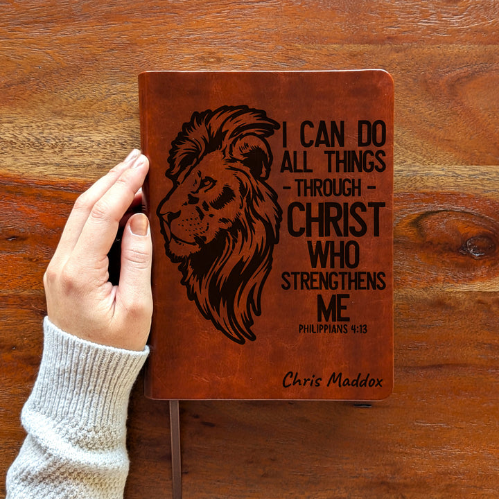 Biblia de estudio NLT personalizada – Marrón oscuro | León de fuerza