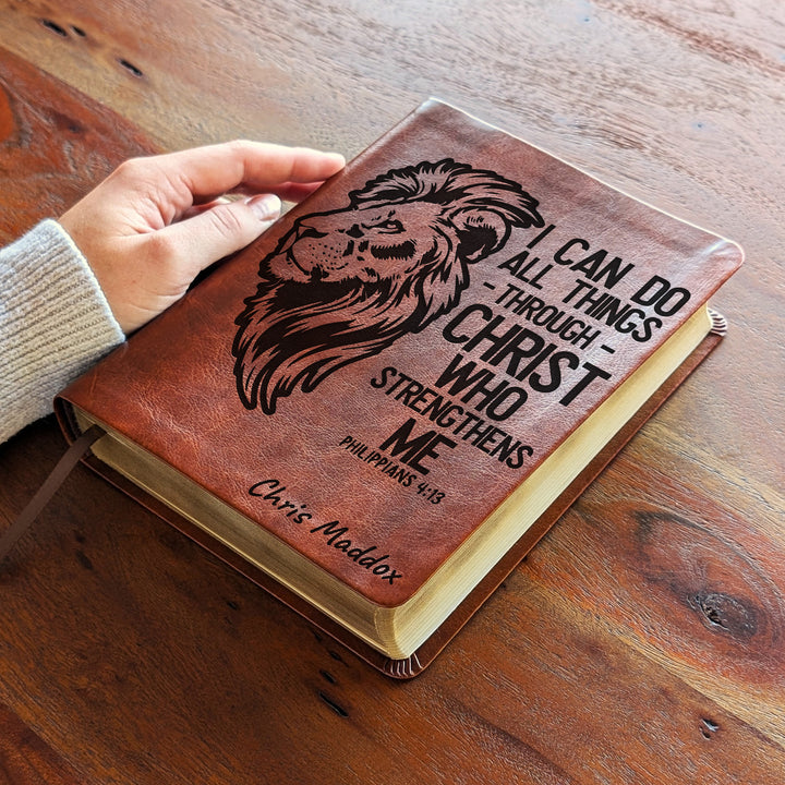 Biblia de estudio NLT personalizada – Marrón oscuro | León de fuerza