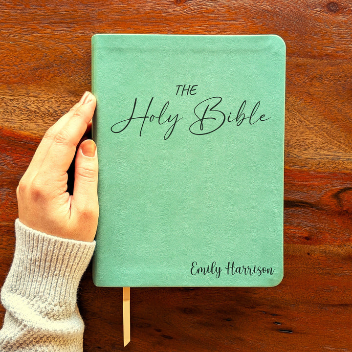 Biblia de estudio NLT personalizada – Verde salvia | Nombre de la Santa Biblia