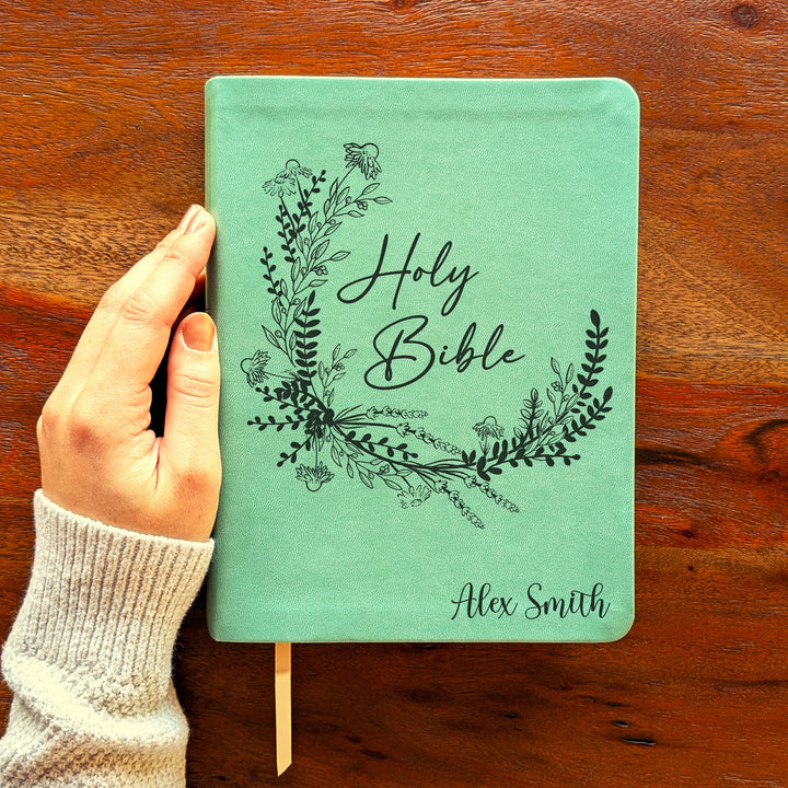 Biblia de estudio NLT personalizada – Verde salvia | Biblia Sagrada con corona