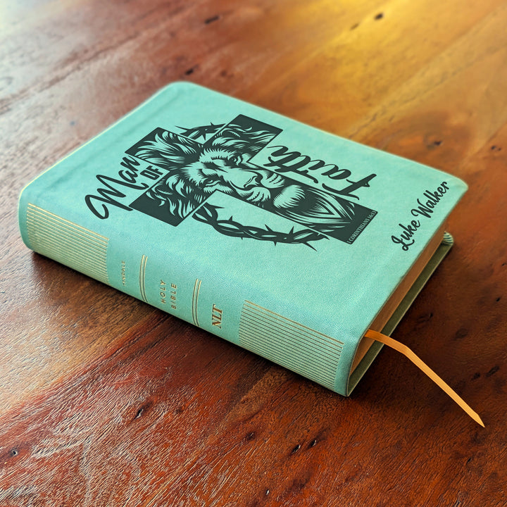 Biblia de estudio NLT personalizada – Verde salvia | Hombre de fe
