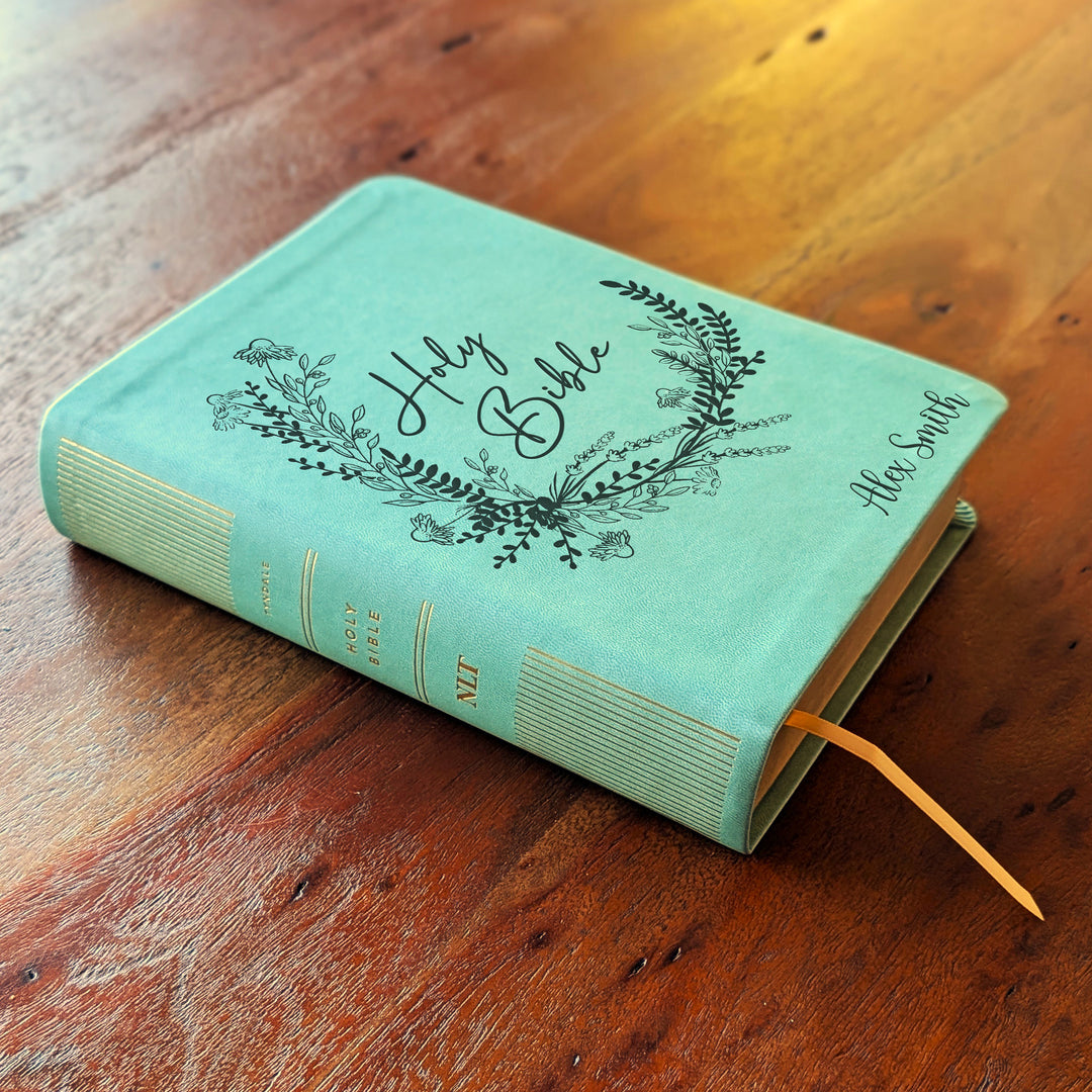 Biblia de estudio NLT personalizada – Verde salvia | Biblia Sagrada con corona