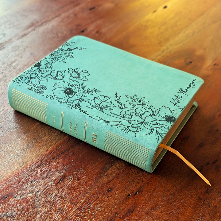 Biblia para Diario NLT personalizada – Verde salvia | Peonía