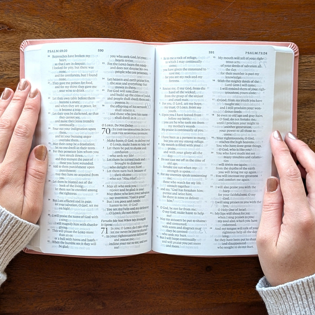 Personalized ESV Large Print Value Thinline Bible – Pink | Initials