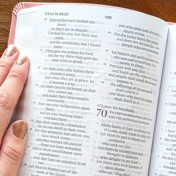 Personalized ESV Large Print Value Thinline Bible – Pink | Initials
