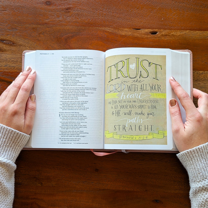 Biblia NVI Personalizada para Niños - Rosa | Nombre grabado