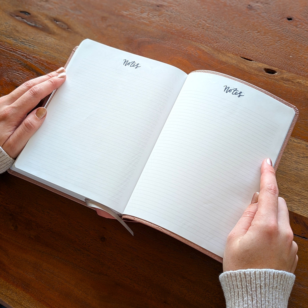Biblia NVI Personalizada para Niños - Rosa | Nombre grabado