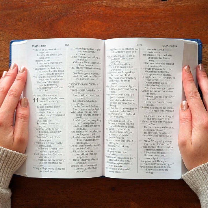 Personalized NIrV Large Print Bible – Blue, Stripes | Name Version 02