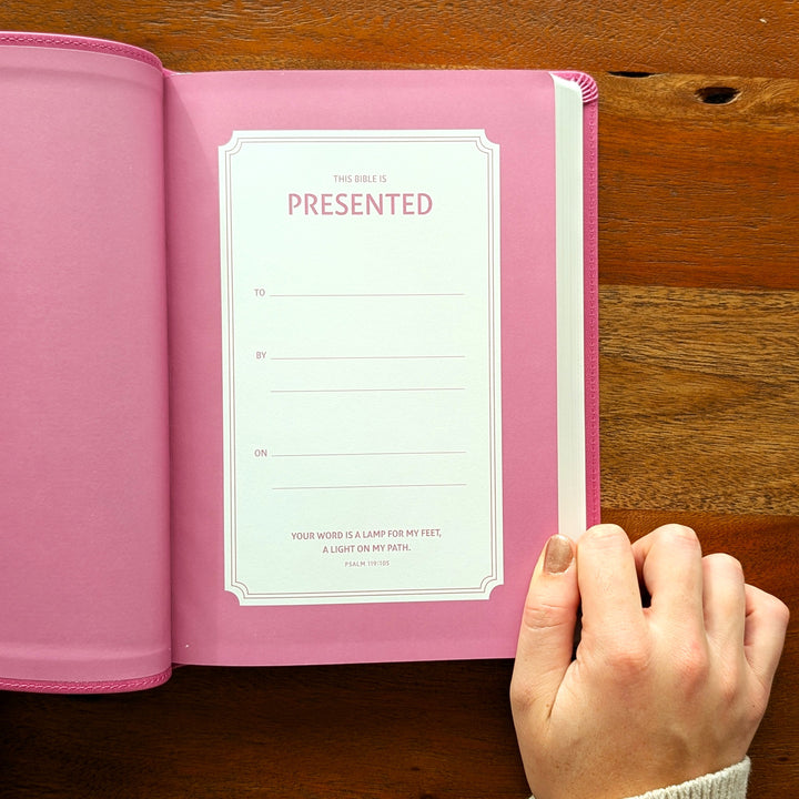 Biblia NVI Personalizada para Niños - Rosa | Nombre grabado